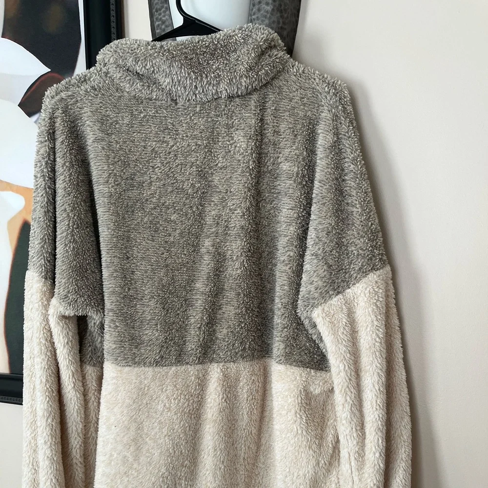 Doe & Rae Fuzzy pullover sweater - Picture 2 of 5